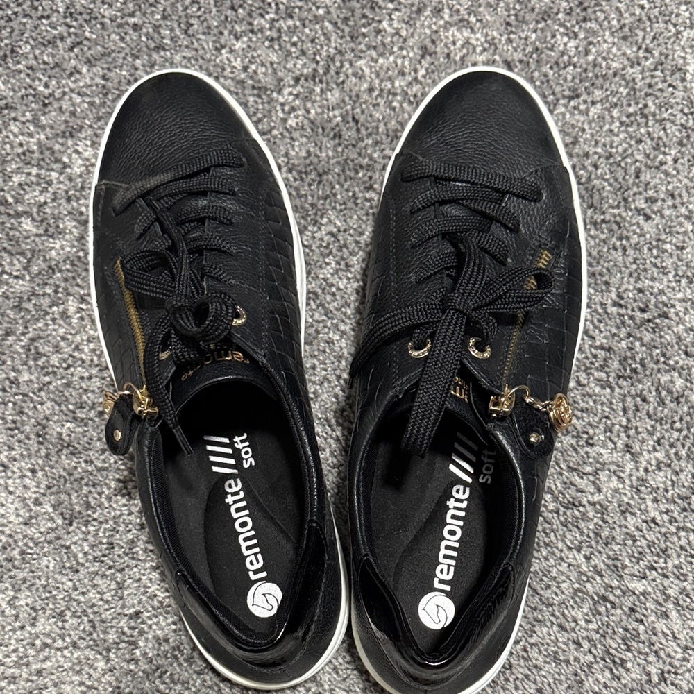 Remonte Women's Black and Gold Sneakers